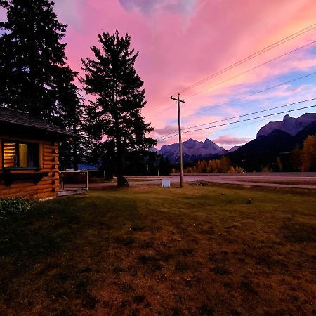 Park Gate Chalets Hotel Canmore Kültér fotó